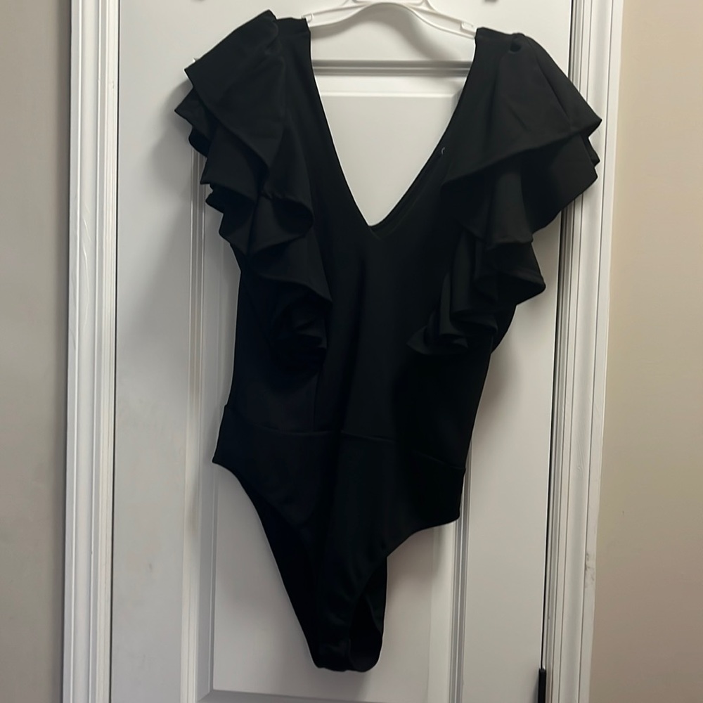 Fashion to Figure Black, snap closure body suit. Size 0 in plus sizes. PLUS SIZE